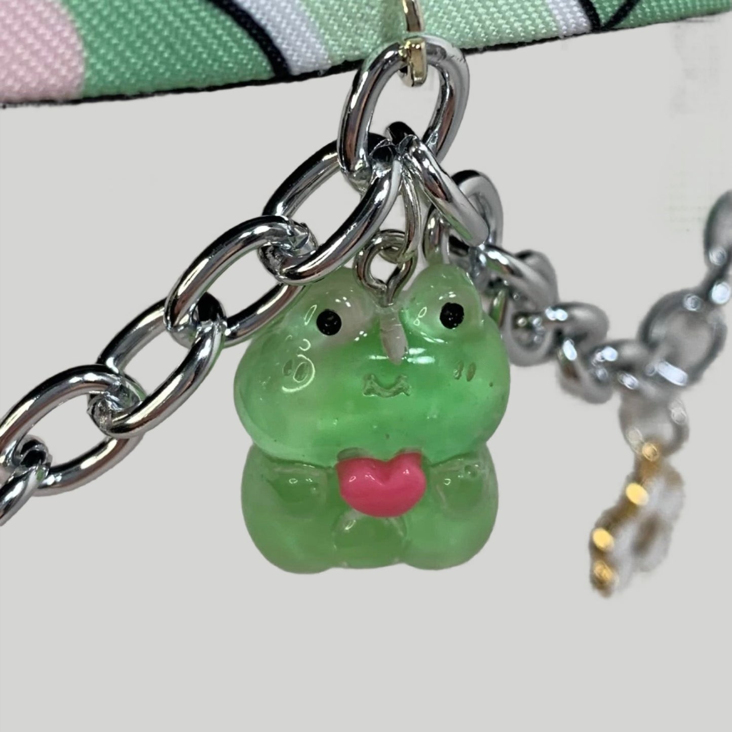 I Leaping Love Frogs! Kawaii Frog Charms and Chain Bucket Hat