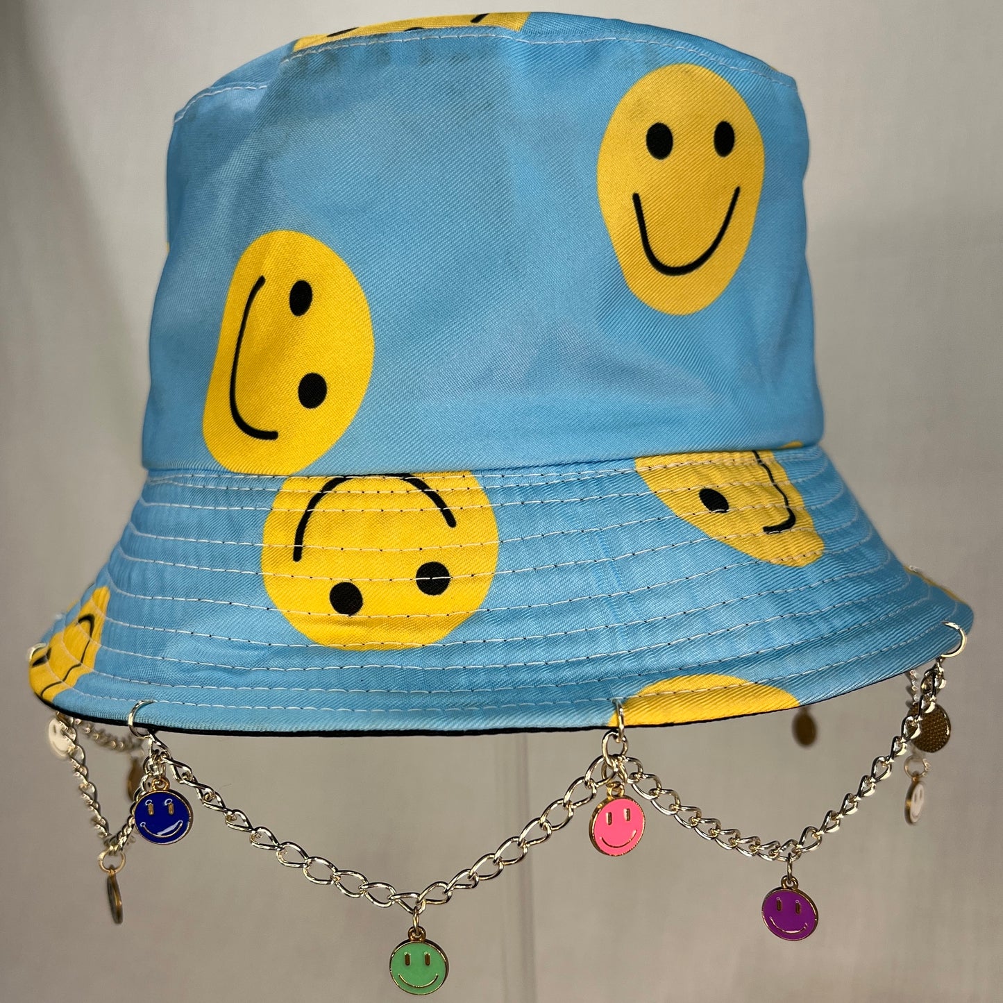 Happy Hippie! Chain and Charm Bucket Hat